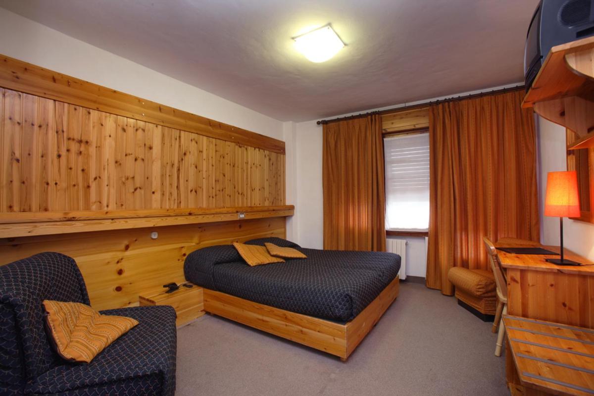 Hotel Splendid Oulx Quarto foto