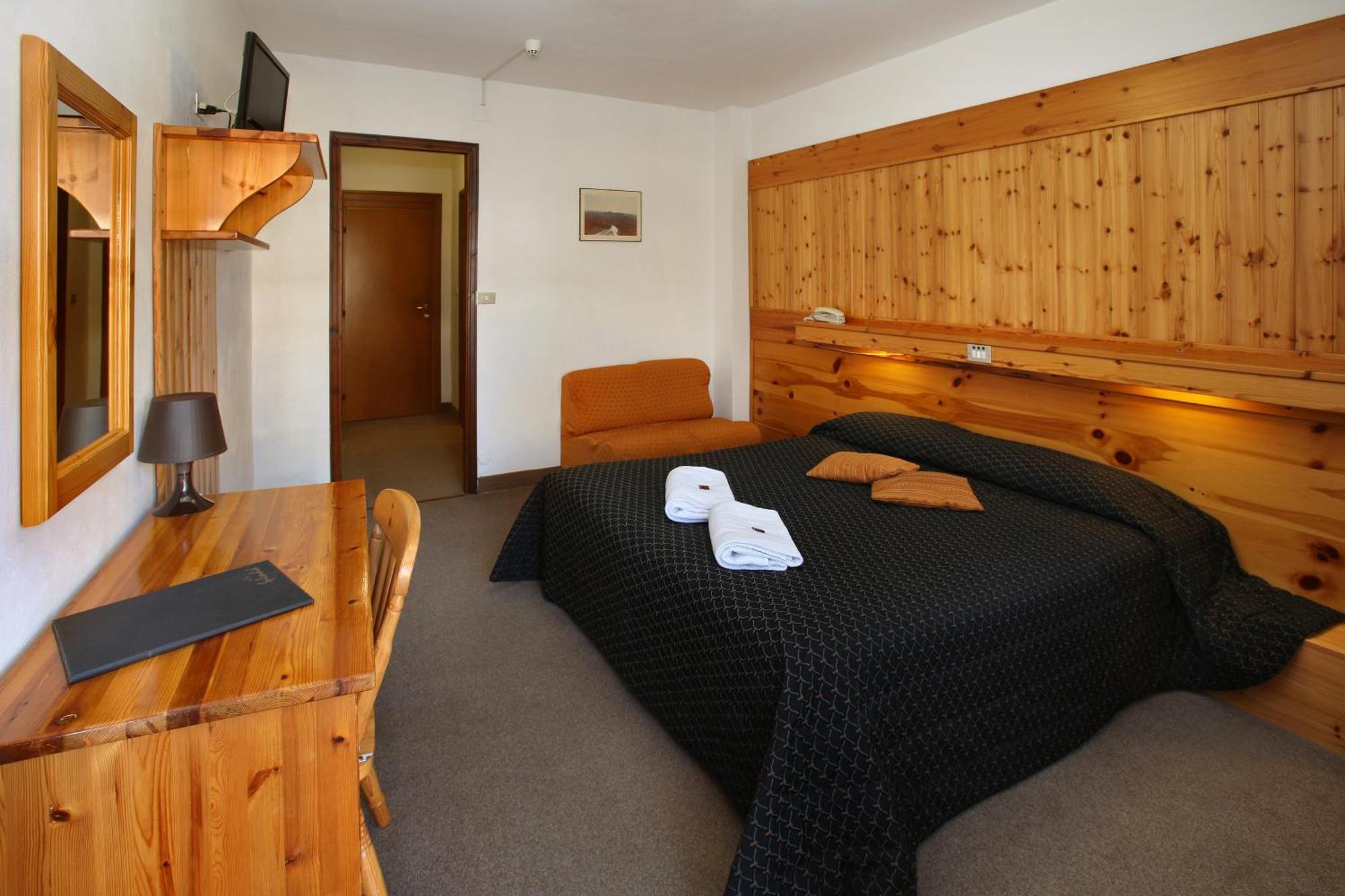 Hotel Splendid Oulx Quarto foto