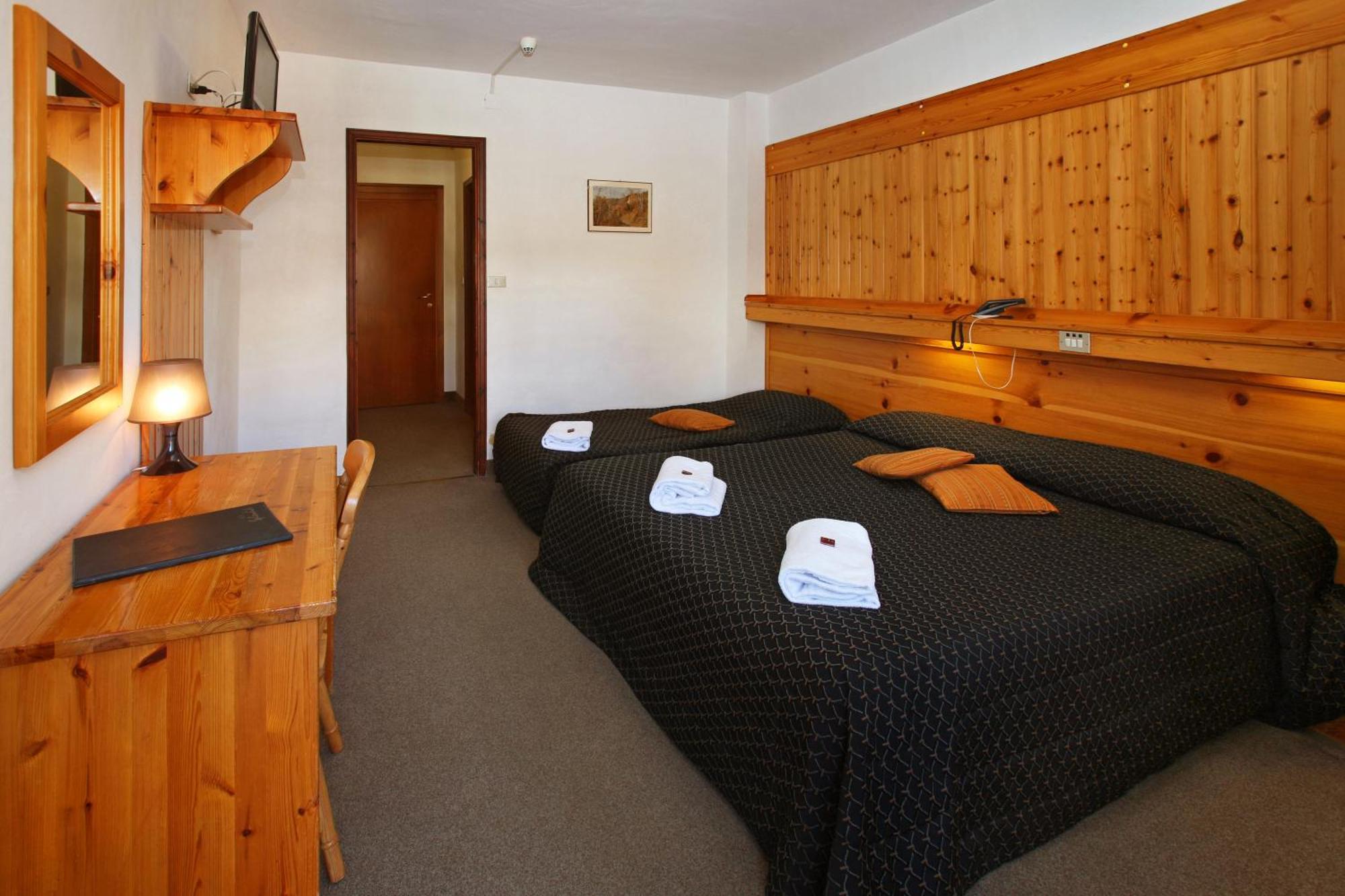 Hotel Splendid Oulx Quarto foto